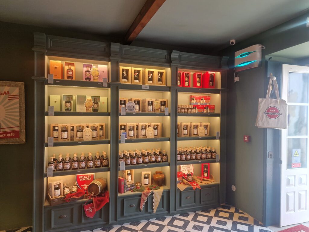 Ginja Shop Retail Shelves